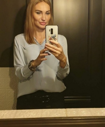 Встречи со мной - это незабываемый опыт, где я воплотю в жизнь все твои фантазии. Я умею слушать, понимать и утолять твои желания. Со мной ты сможешь расслабиться и наслаждаться моим нежным прикосновением. Фото и отзывы обо мне ты найдешь на моей странице. Живу я в самом сердце Москвы, и мы можем встретиться в уютной гостиничной комнате или в уединенной квартире. Заключишь встречу со мной один раз - и захочешь повторить снова и снова 🔥 Смайлики: 😘😍💋🌟 Вера
